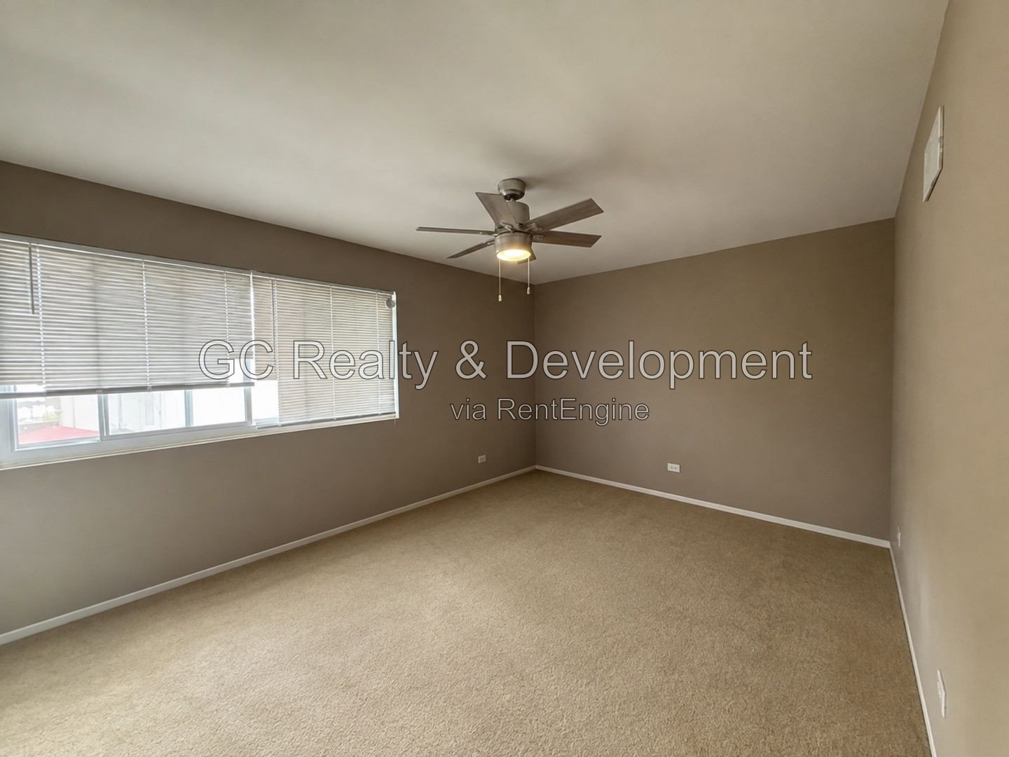 *** 2 BDRM - 1.5 BTH / FINISHED BSMT / GARAGE & EXTERIOR PARKING / IN UNIT LAUNDRY *** property image