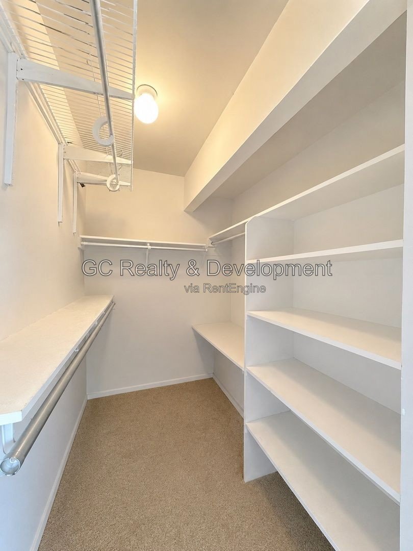 *** 2 BDRM - 1.5 BTH / FINISHED BSMT / GARAGE & EXTERIOR PARKING / IN UNIT LAUNDRY *** property image