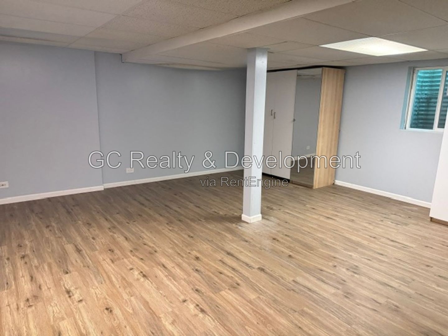 *** 2 BDRM - 1.5 BTH / FINISHED BSMT / GARAGE & EXTERIOR PARKING / IN UNIT LAUNDRY *** property image