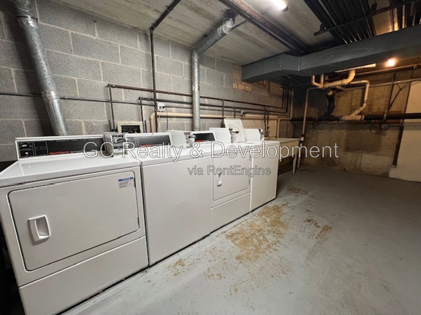 *** 2BR - 1BA / CENTRAL AIR / KITCHEN APPL INCL / ON-SITE LAUNDRY / 2 PARKING SPOTS *** property image