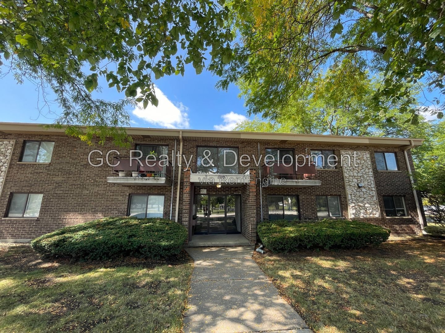 *** FIRST FLOOR UNIT / APPL INCL / COIN LAUNDRY / PRIVATE PATIO / 2 PARKING SPOTS *** property image