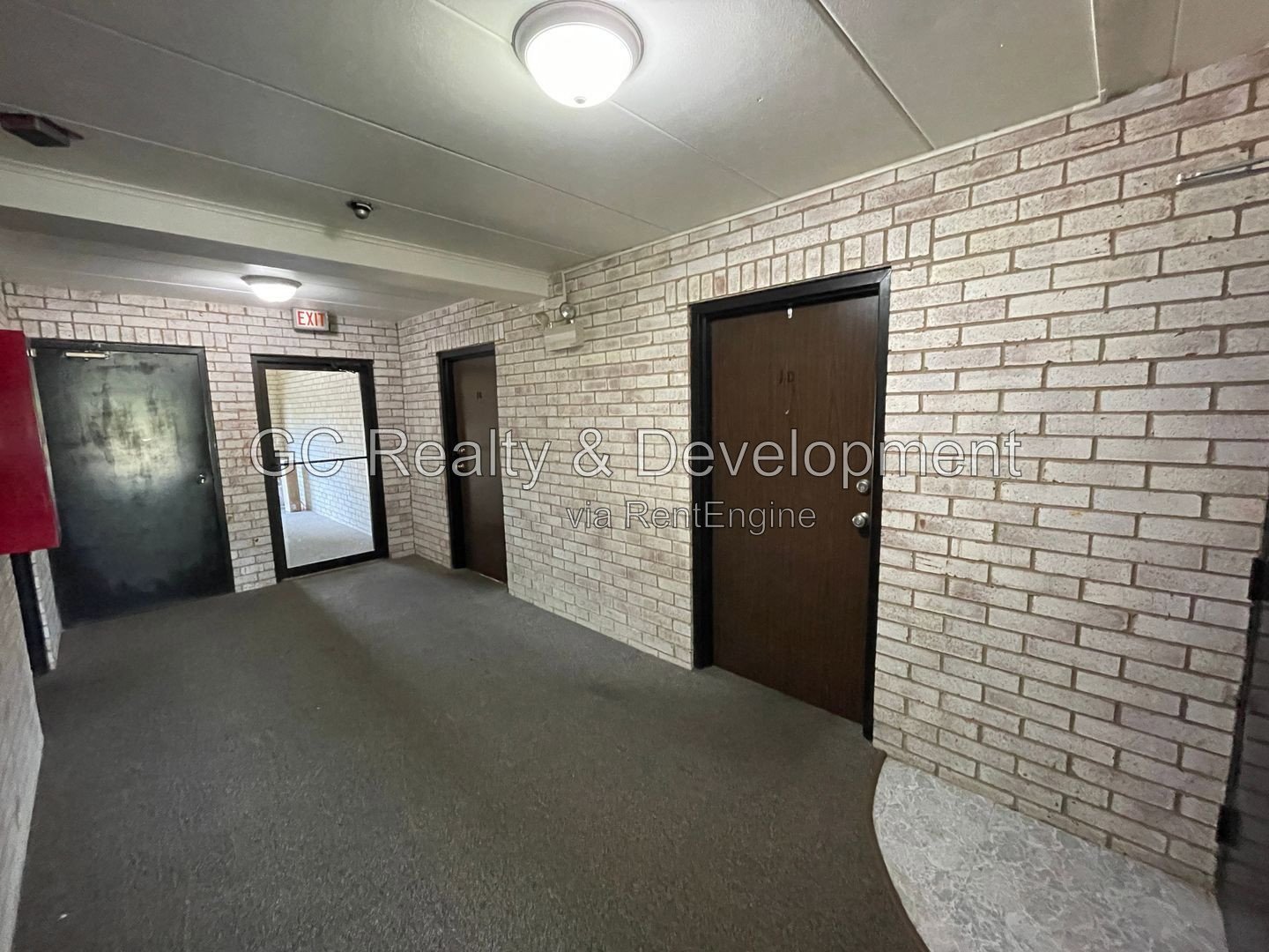 *** FIRST FLOOR UNIT / APPL INCL / COIN LAUNDRY / PRIVATE PATIO / 2 PARKING SPOTS *** property image