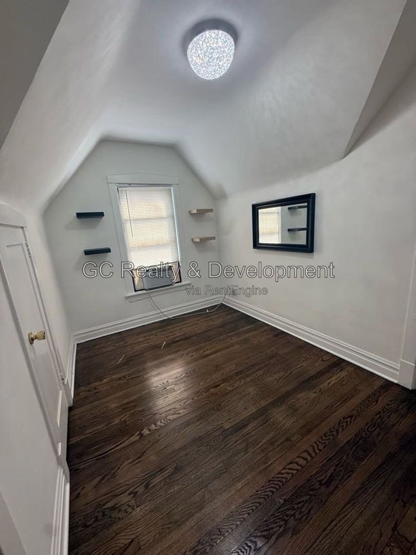 *** 1BR-1BA / WOOD FLOORING / CEILING FANS / WOOD FLOORING / PAY GAS ONLY *** property image