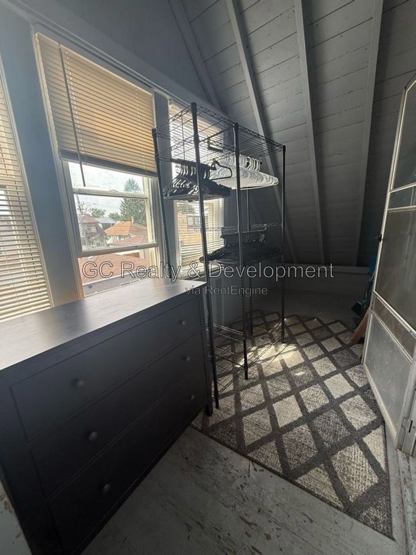 *** 1BR-1BA / WOOD FLOORING / CEILING FANS / WOOD FLOORING / PAY GAS ONLY *** property image