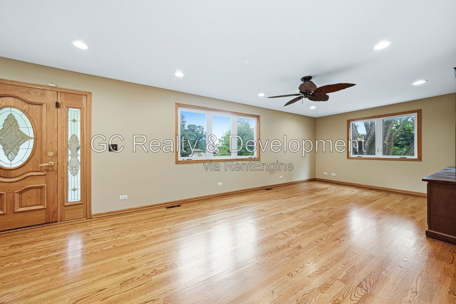 *** 5BR - 4.5BA / HARDWOOD FLOORS / CENTRAL AIR / LARGE GARAGE / IN-UNIT LAUNDRY / FENCED YARD / PET FRIENDLY *** property image