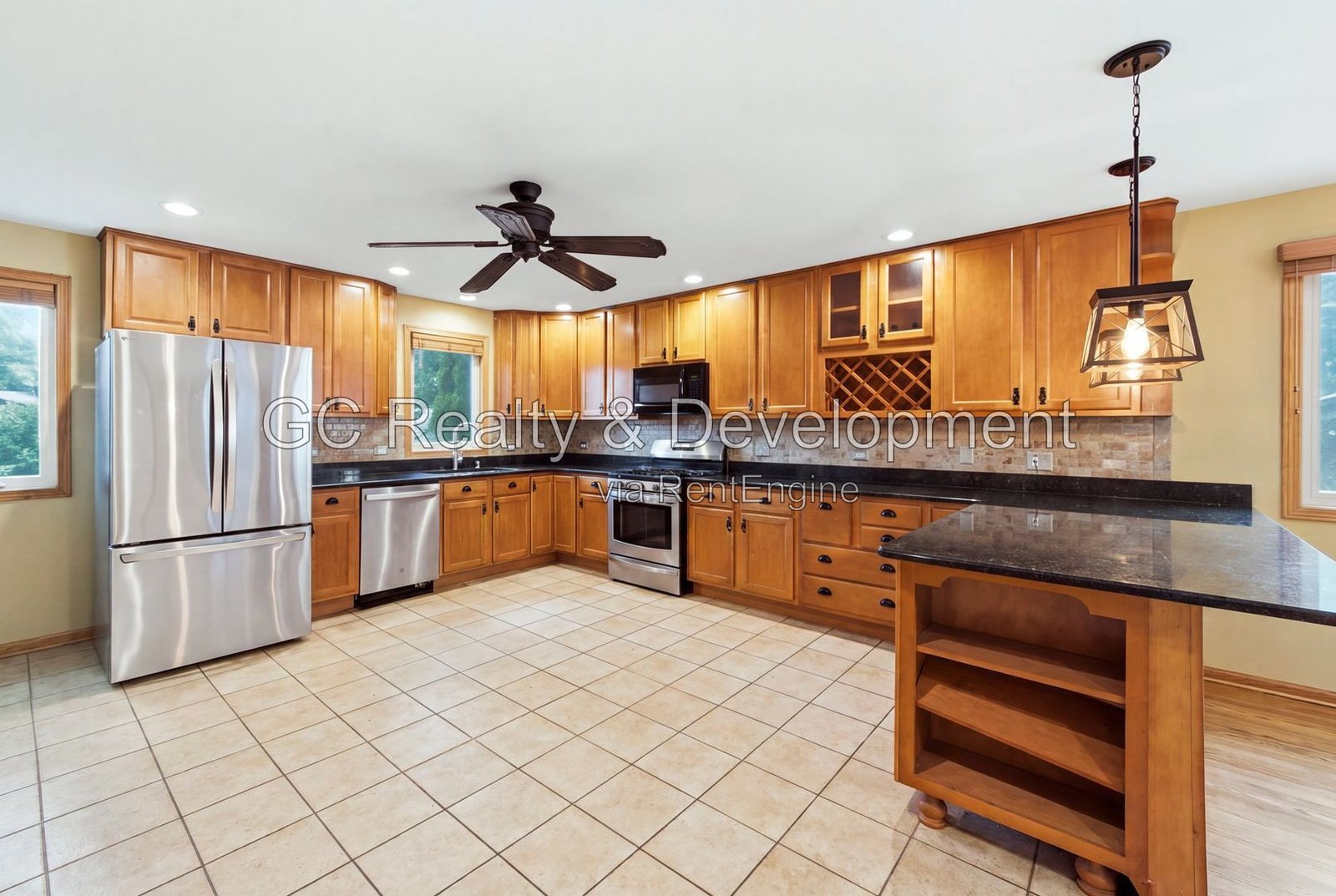 *** 5BR - 4.5BA / HARDWOOD FLOORS / CENTRAL AIR / LARGE GARAGE / IN-UNIT LAUNDRY / FENCED YARD / PET FRIENDLY *** property image