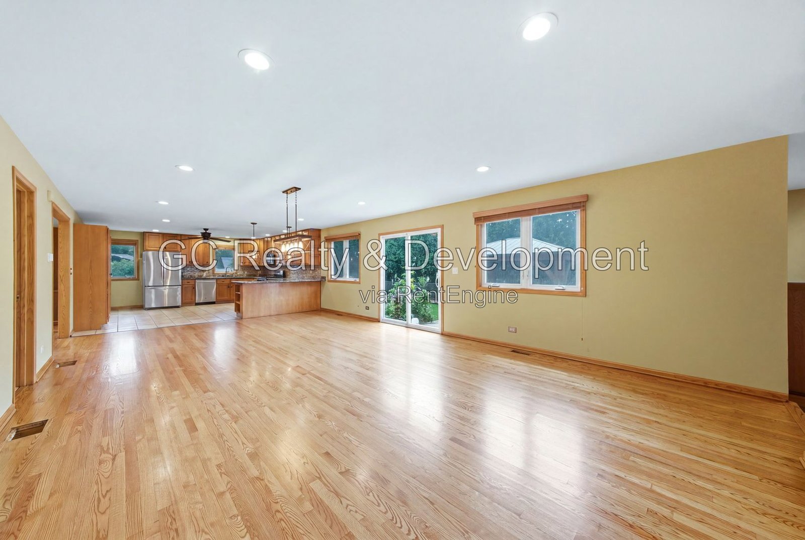 *** 5BR - 4.5BA / HARDWOOD FLOORS / CENTRAL AIR / LARGE GARAGE / IN-UNIT LAUNDRY / FENCED YARD / PET FRIENDLY *** property image