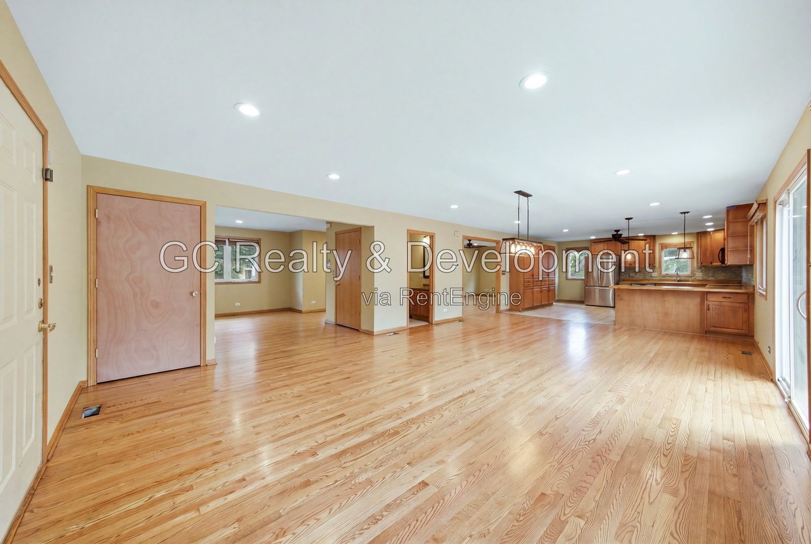 *** 5BR - 4.5BA / HARDWOOD FLOORS / CENTRAL AIR / LARGE GARAGE / IN-UNIT LAUNDRY / FENCED YARD / PET FRIENDLY *** property image