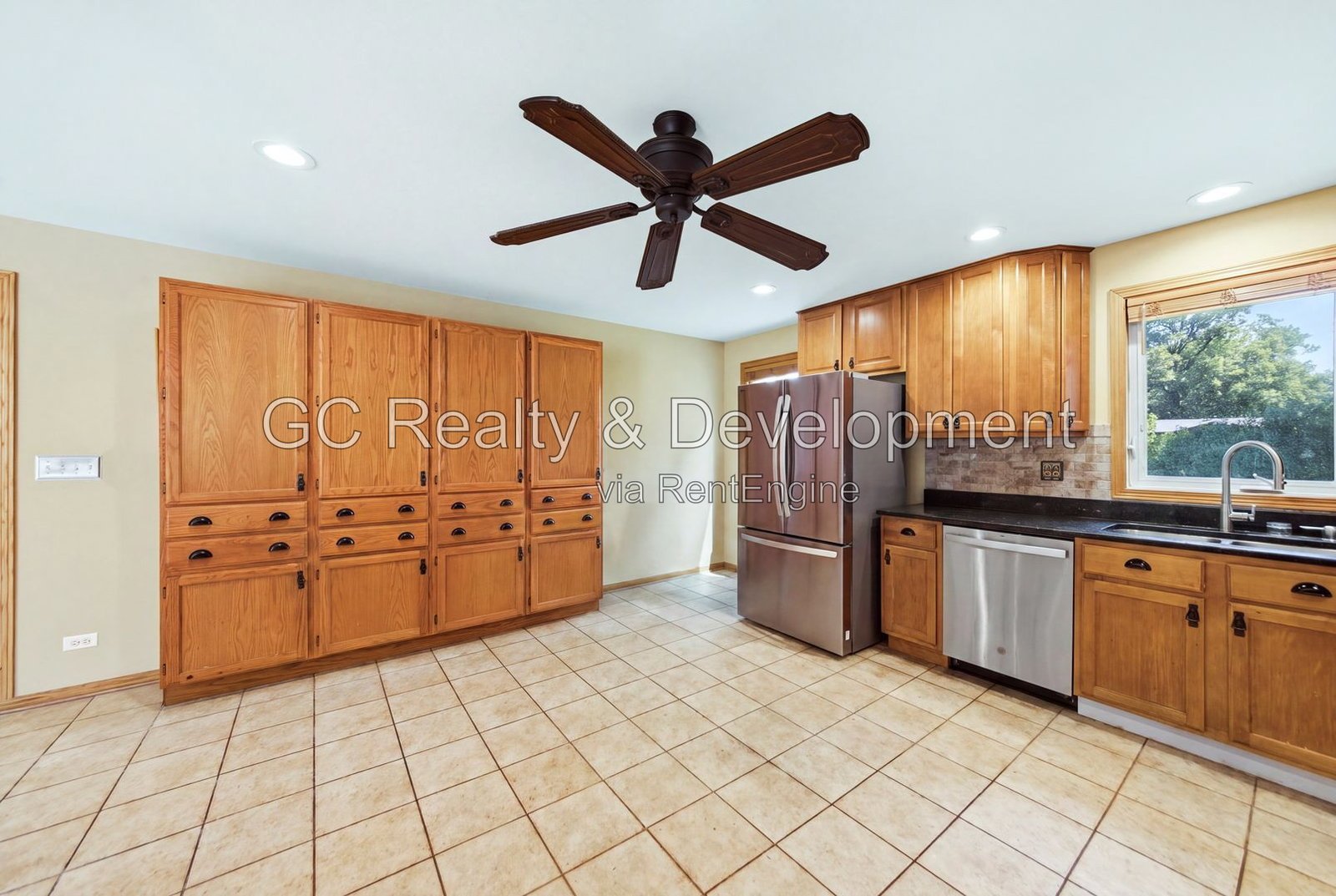 *** 5BR - 4.5BA / HARDWOOD FLOORS / CENTRAL AIR / LARGE GARAGE / IN-UNIT LAUNDRY / FENCED YARD / PET FRIENDLY *** property image