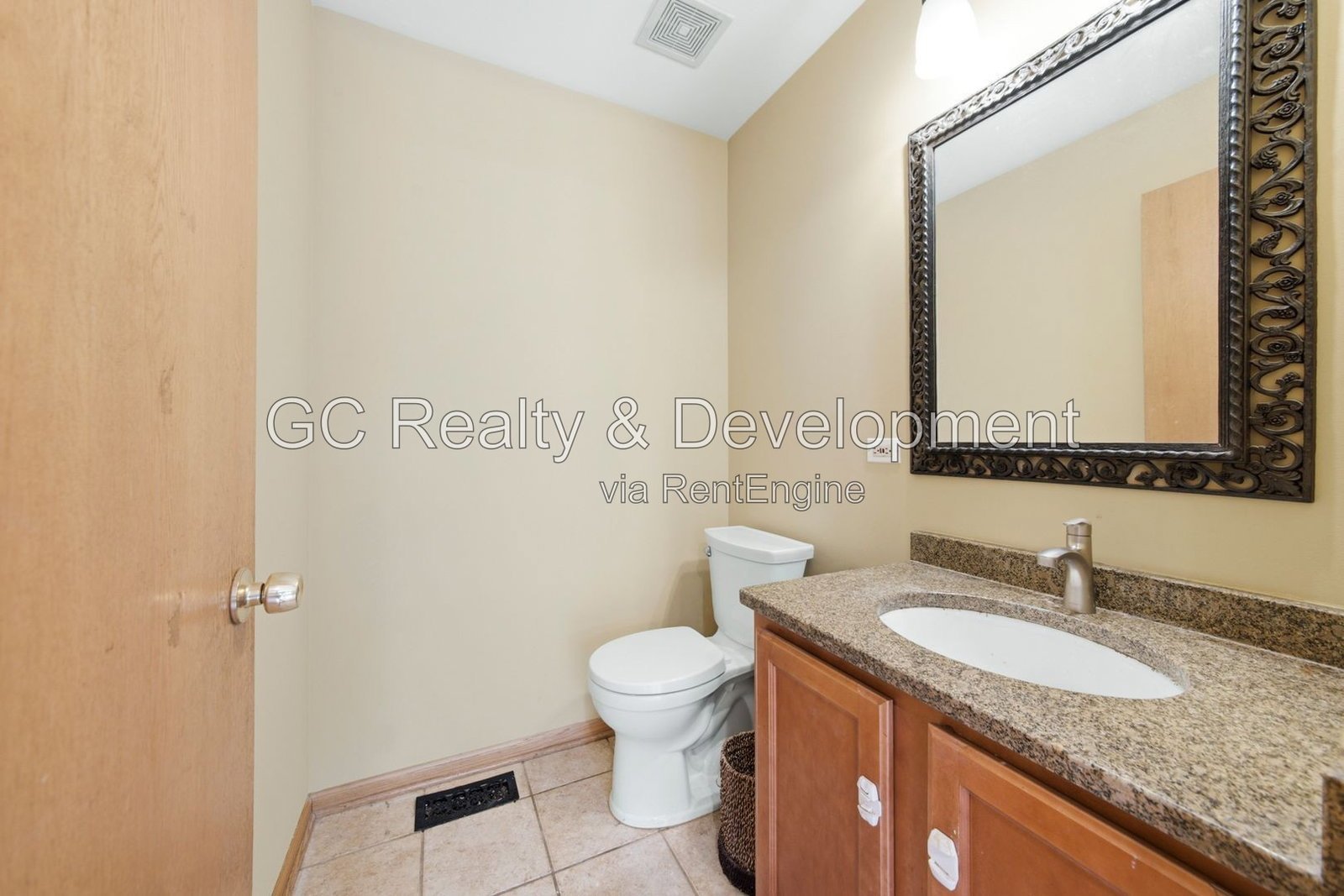 *** 5BR - 4.5BA / HARDWOOD FLOORS / CENTRAL AIR / LARGE GARAGE / IN-UNIT LAUNDRY / FENCED YARD / PET FRIENDLY *** property image