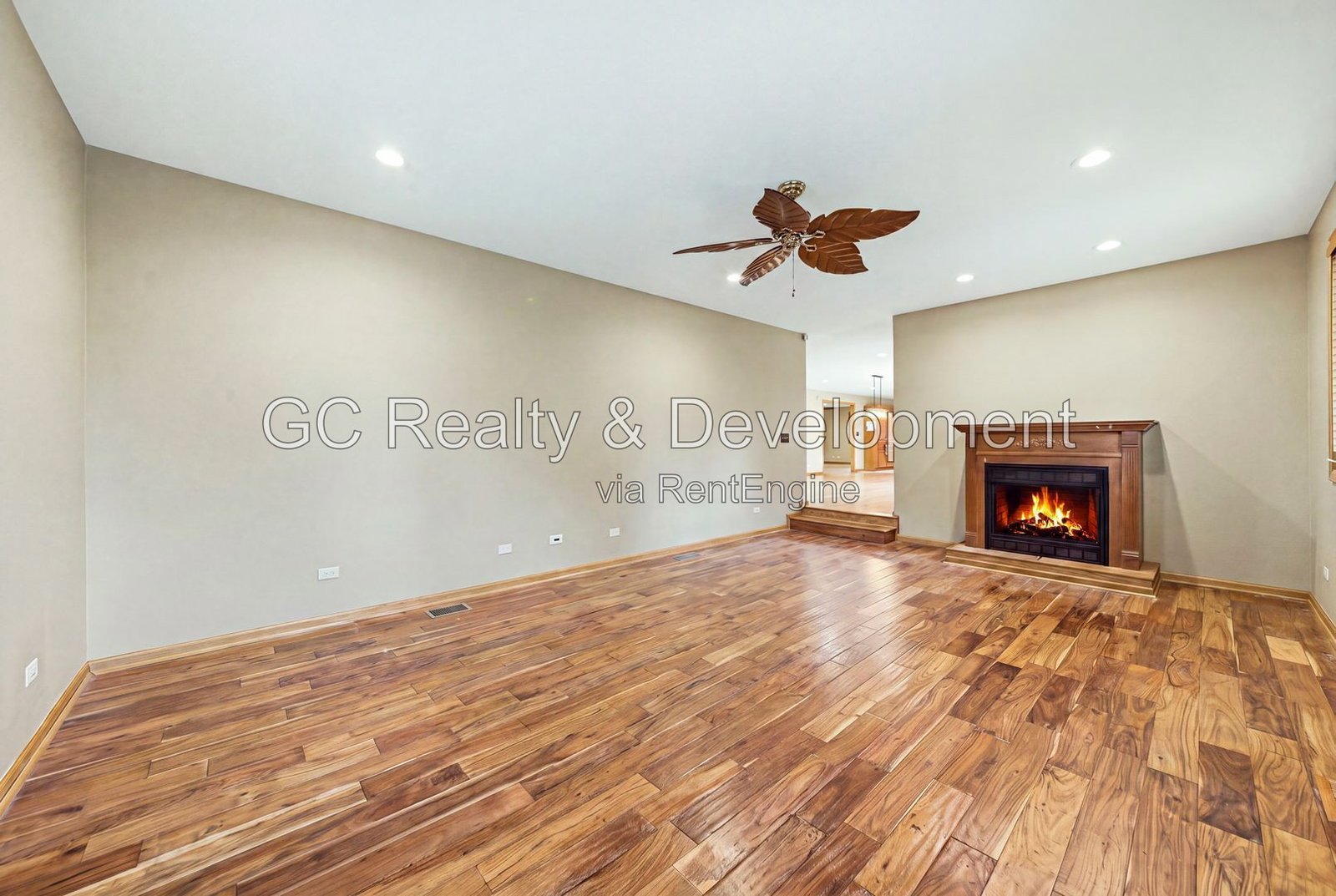 *** 5BR - 4.5BA / HARDWOOD FLOORS / CENTRAL AIR / LARGE GARAGE / IN-UNIT LAUNDRY / FENCED YARD / PET FRIENDLY *** property image