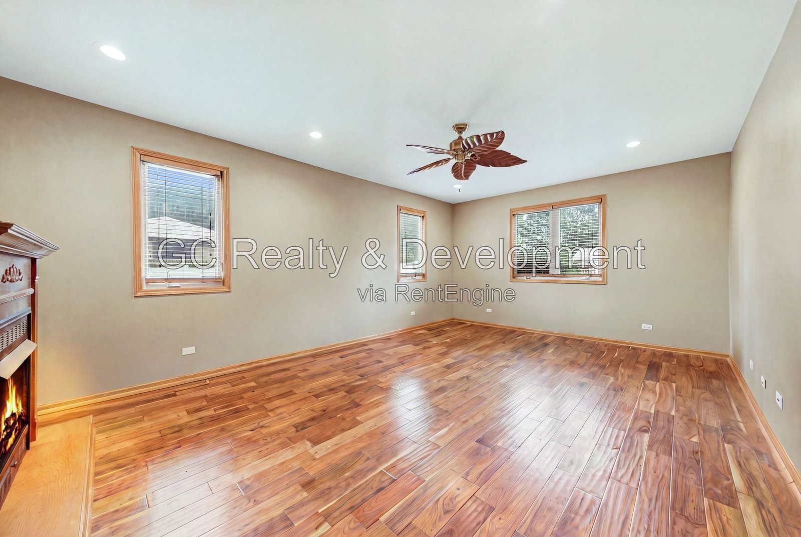 *** 5BR - 4.5BA / HARDWOOD FLOORS / CENTRAL AIR / LARGE GARAGE / IN-UNIT LAUNDRY / FENCED YARD / PET FRIENDLY *** property image