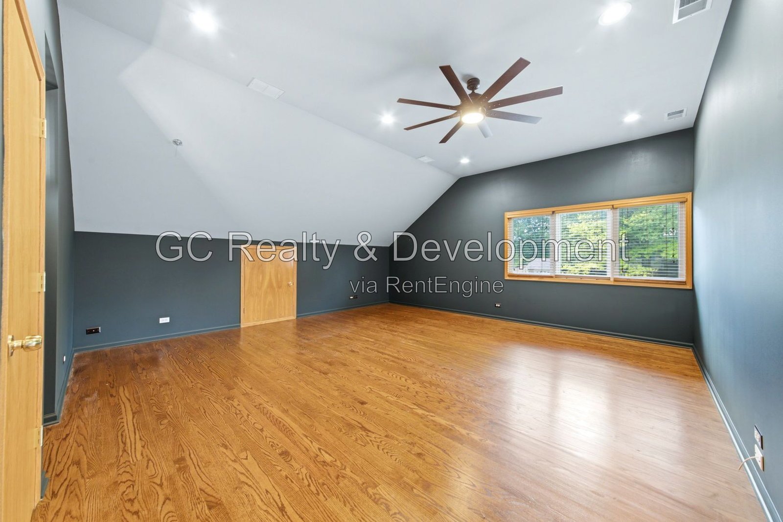 *** 5BR - 4.5BA / HARDWOOD FLOORS / CENTRAL AIR / LARGE GARAGE / IN-UNIT LAUNDRY / FENCED YARD / PET FRIENDLY *** property image