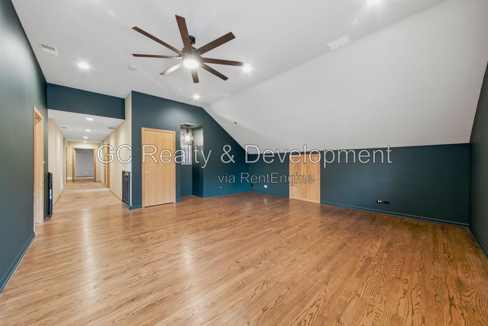 *** 5BR - 4.5BA / HARDWOOD FLOORS / CENTRAL AIR / LARGE GARAGE / IN-UNIT LAUNDRY / FENCED YARD / PET FRIENDLY *** property image