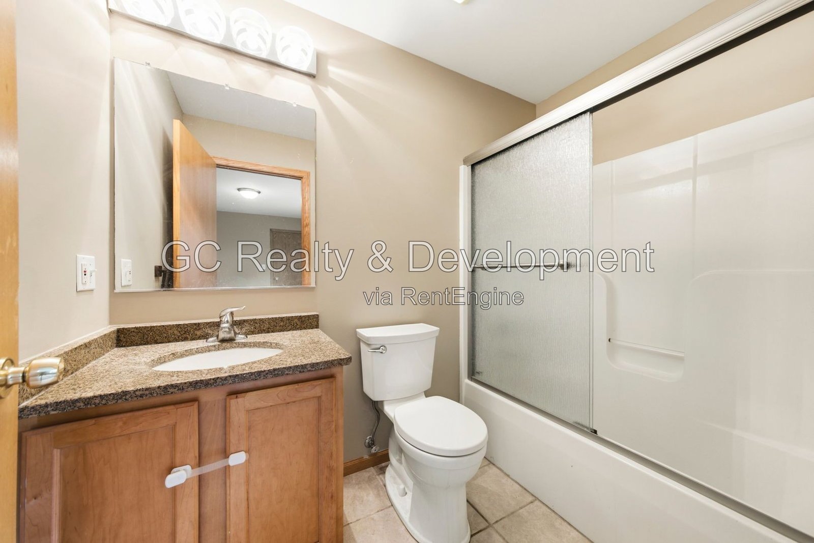 *** 5BR - 4.5BA / HARDWOOD FLOORS / CENTRAL AIR / LARGE GARAGE / IN-UNIT LAUNDRY / FENCED YARD / PET FRIENDLY *** property image