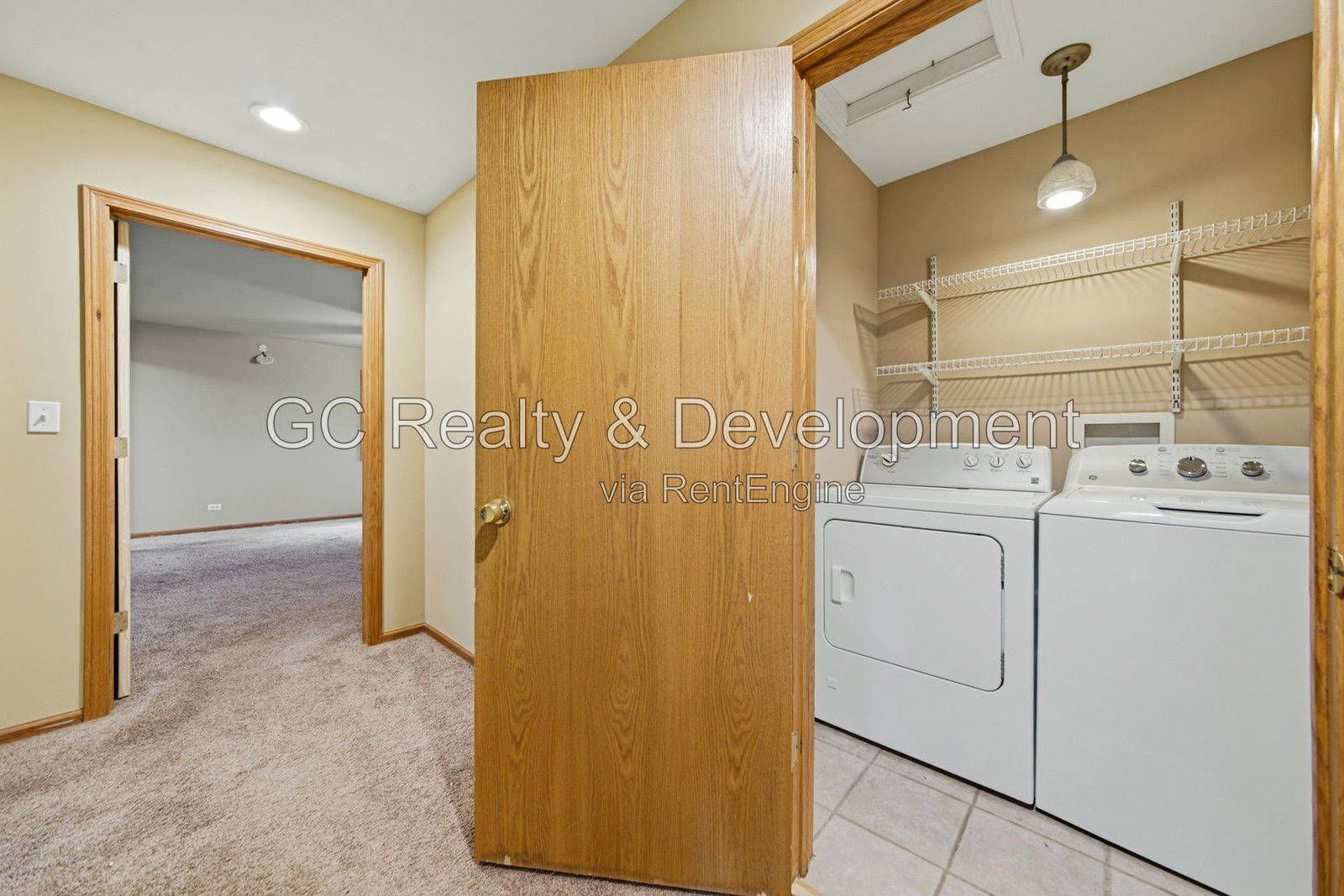 *** 5BR - 4.5BA / HARDWOOD FLOORS / CENTRAL AIR / LARGE GARAGE / IN-UNIT LAUNDRY / FENCED YARD / PET FRIENDLY *** property image