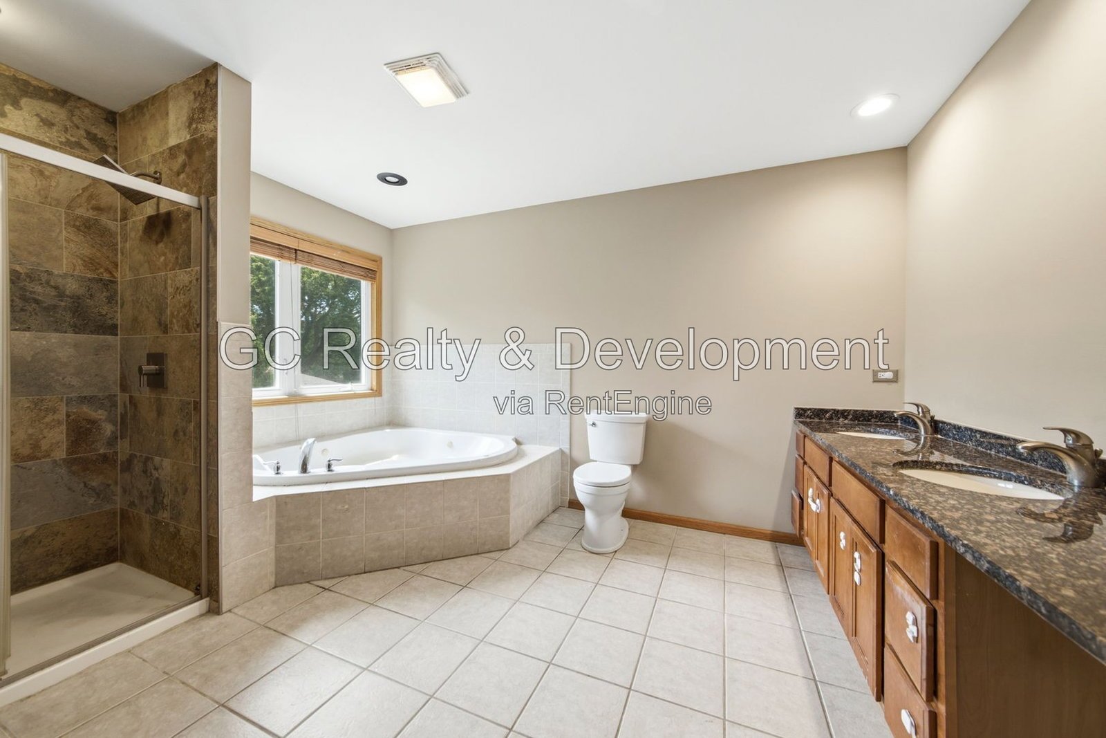 *** 5BR - 4.5BA / HARDWOOD FLOORS / CENTRAL AIR / LARGE GARAGE / IN-UNIT LAUNDRY / FENCED YARD / PET FRIENDLY *** property image