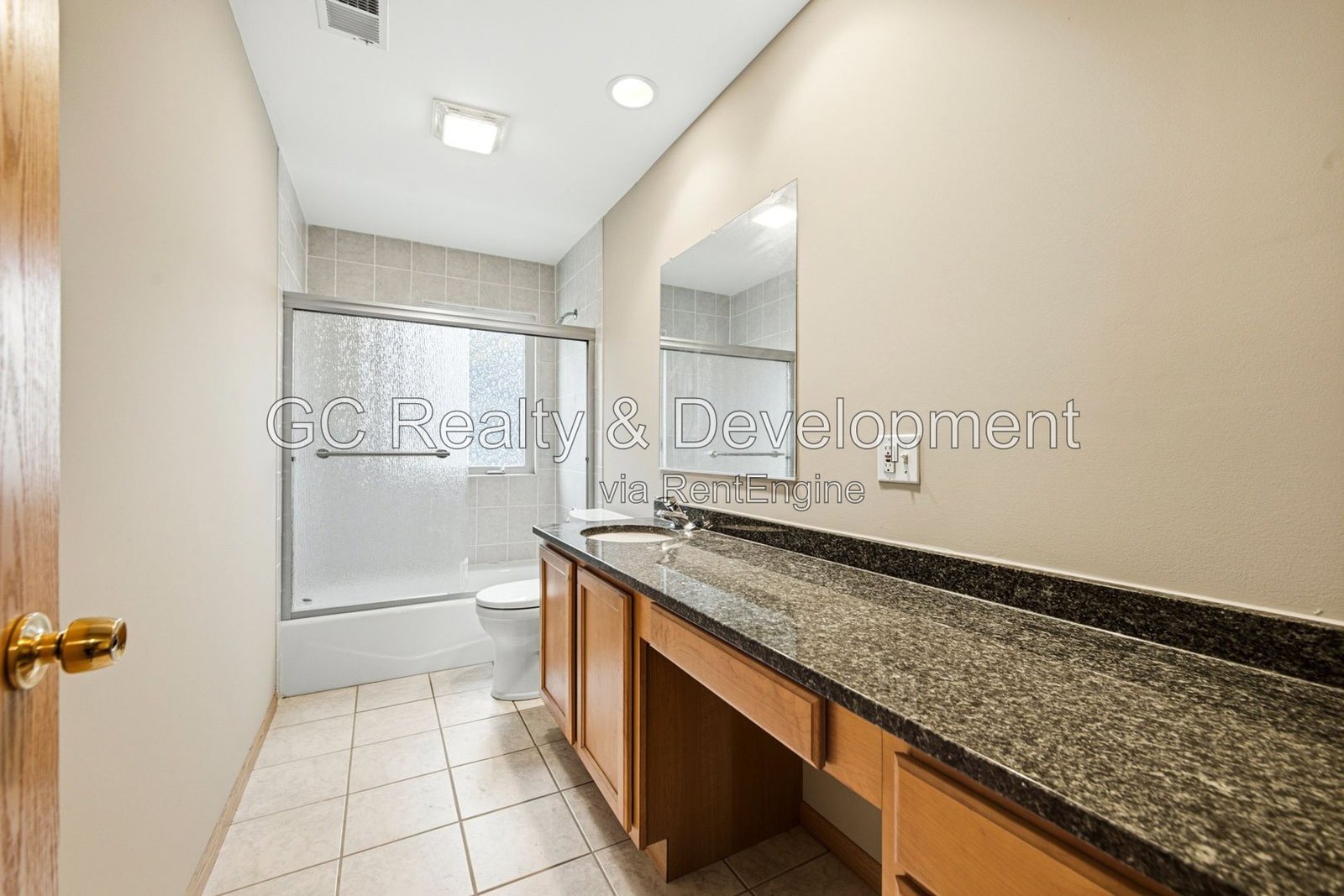 *** 5BR - 4.5BA / HARDWOOD FLOORS / CENTRAL AIR / LARGE GARAGE / IN-UNIT LAUNDRY / FENCED YARD / PET FRIENDLY *** property image