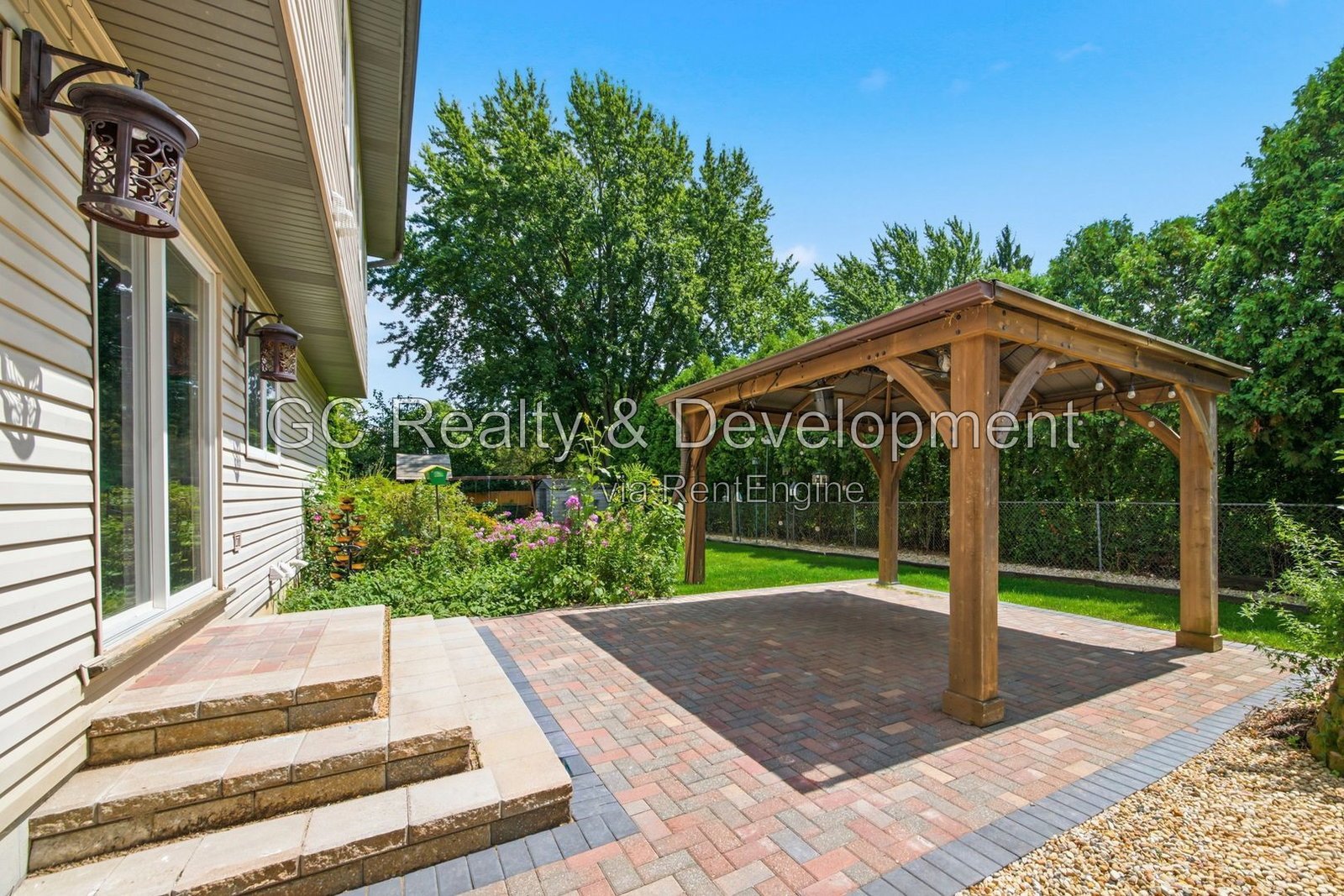 *** 5BR - 4.5BA / HARDWOOD FLOORS / CENTRAL AIR / LARGE GARAGE / IN-UNIT LAUNDRY / FENCED YARD / PET FRIENDLY *** property image