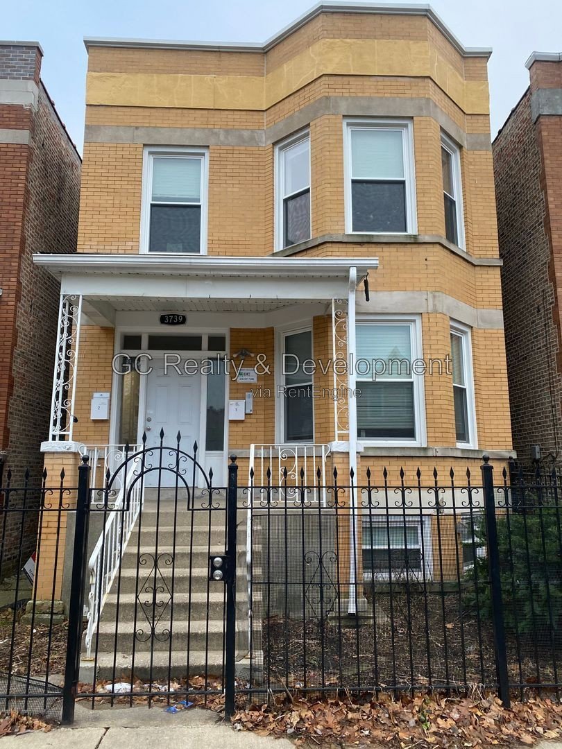 *** LOGAN SQUARE / 4BR-2BR DUPLEX DOWN / SS APPLIANCES / CENTRAL AIR / IN-UNIT LAUNDRY / PET FRIENDLY / HARDWOOD FLOORS / FINISHED BASEMENT *** property image