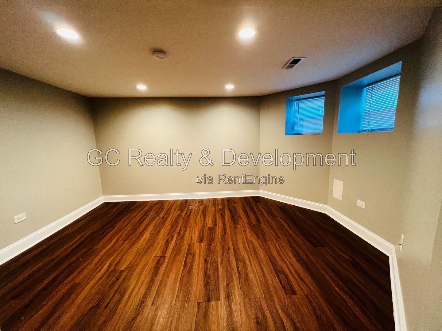 *** LOGAN SQUARE / 4BR-2BR DUPLEX DOWN / SS APPLIANCES / CENTRAL AIR / IN-UNIT LAUNDRY / PET FRIENDLY / HARDWOOD FLOORS / FINISHED BASEMENT *** property image