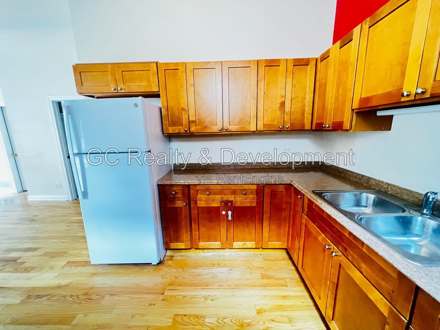 ** 4BR-2BA DUPLEX UP / PARKING SPACE INCL / KITCHEN APPL INCL / FREE LAUNDRY ON SITE / EASY COMMUTE ** property image