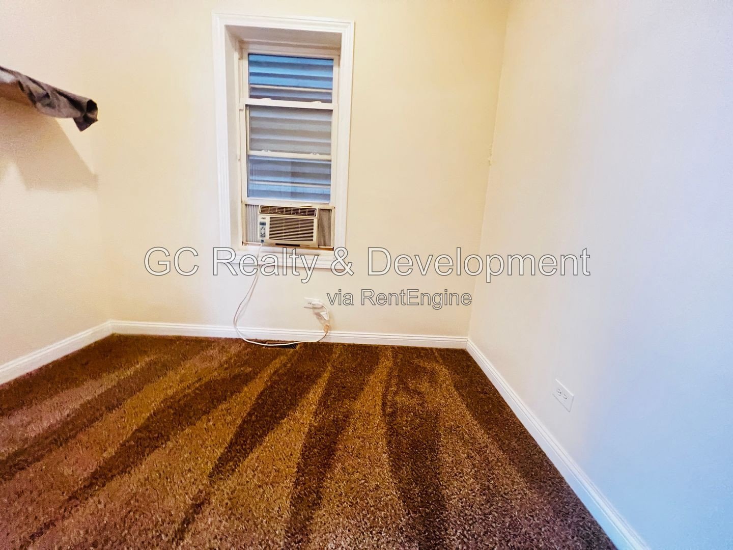 ** 4BR-2BA DUPLEX UP / PARKING SPACE INCL / KITCHEN APPL INCL / FREE LAUNDRY ON SITE / EASY COMMUTE ** property image