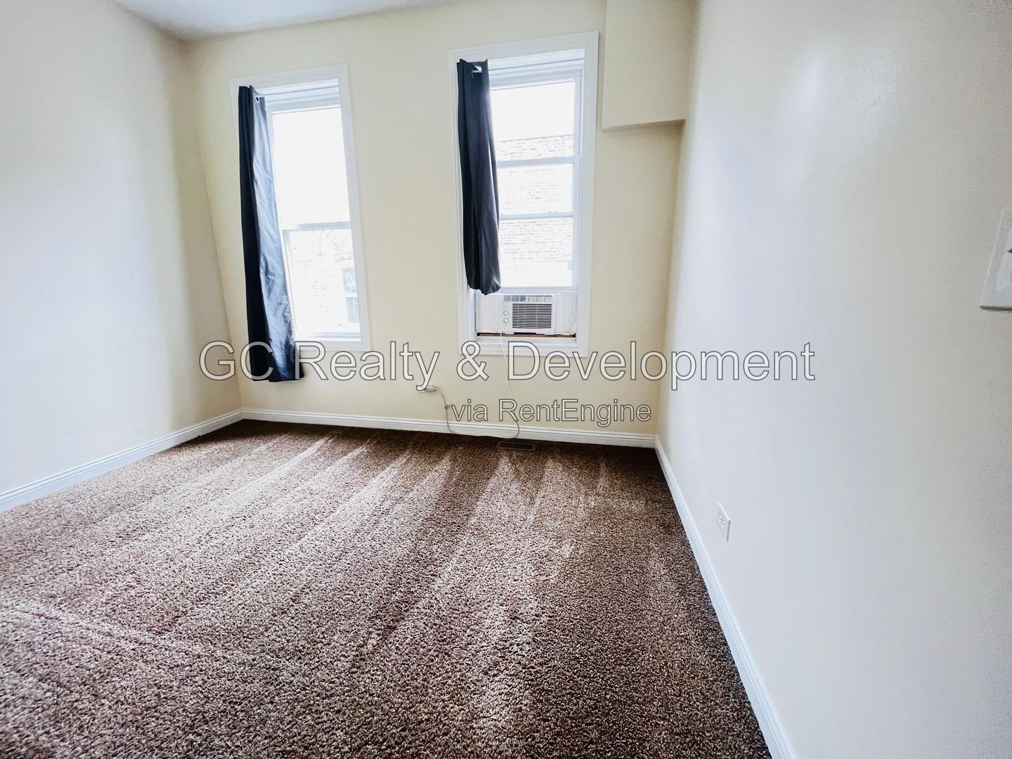 ** 4BR-2BA DUPLEX UP / PARKING SPACE INCL / KITCHEN APPL INCL / FREE LAUNDRY ON SITE / EASY COMMUTE ** property image