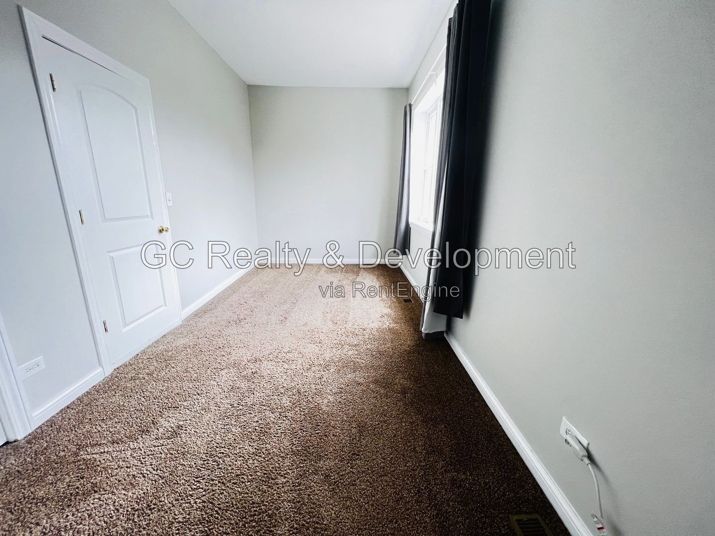 ** 4BR-2BA DUPLEX UP / PARKING SPACE INCL / KITCHEN APPL INCL / FREE LAUNDRY ON SITE / EASY COMMUTE ** property image