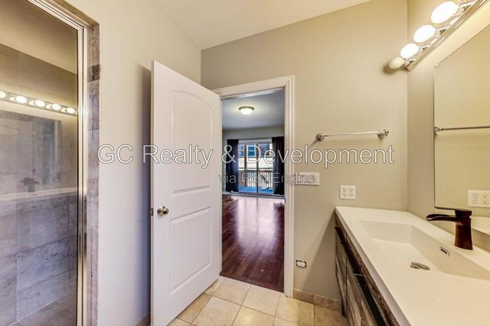 *** 3BR, 3BA / CENTRAL AIR / IN-UNIT LAUNDRY / WALK-IN CLOSETS / SS APPLIANCES / GARAGE / FINISHED BASEMENT / 2400 SF *** property image