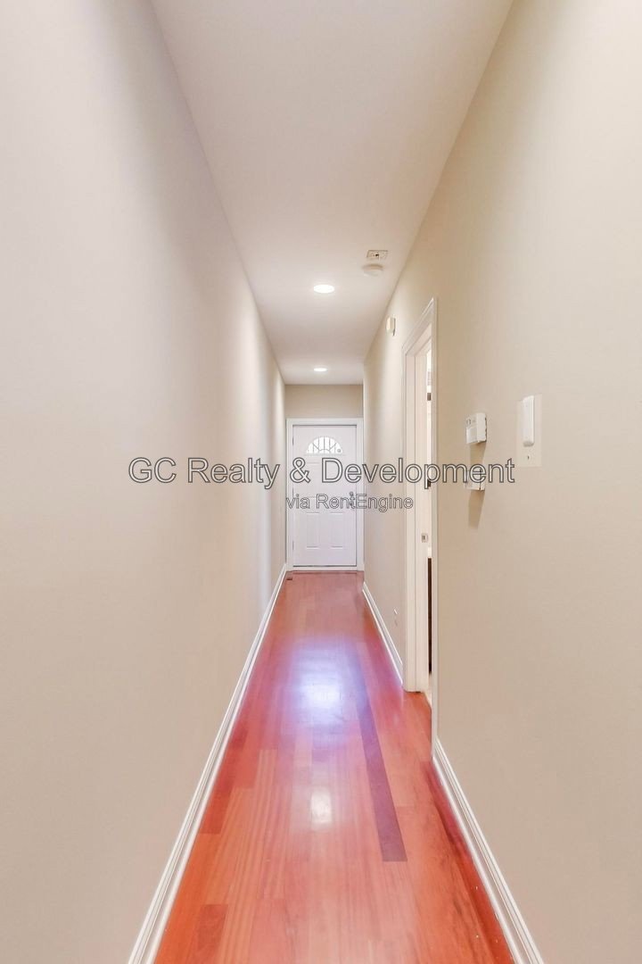 *** 3BR, 3BA / CENTRAL AIR / IN-UNIT LAUNDRY / WALK-IN CLOSETS / SS APPLIANCES / GARAGE / FINISHED BASEMENT / 2400 SF *** property image
