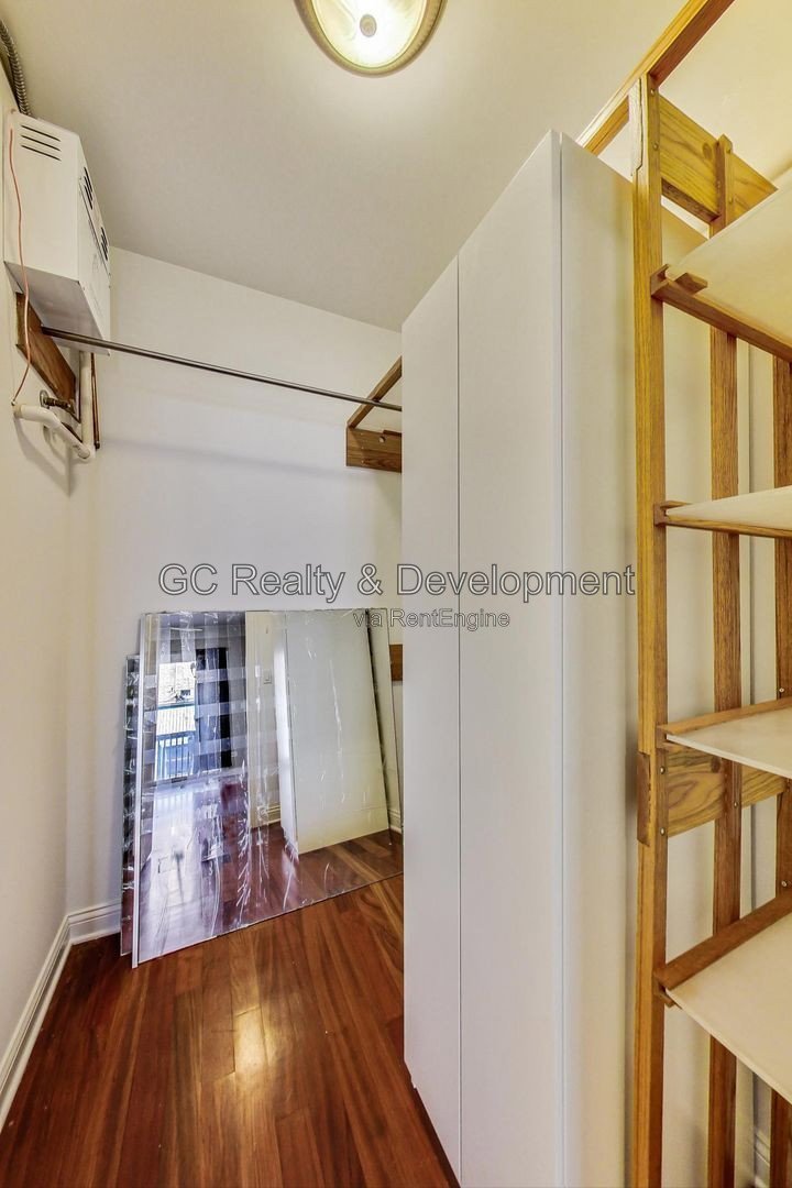 *** 3BR, 3BA / CENTRAL AIR / IN-UNIT LAUNDRY / WALK-IN CLOSETS / SS APPLIANCES / GARAGE / FINISHED BASEMENT / 2400 SF *** property image