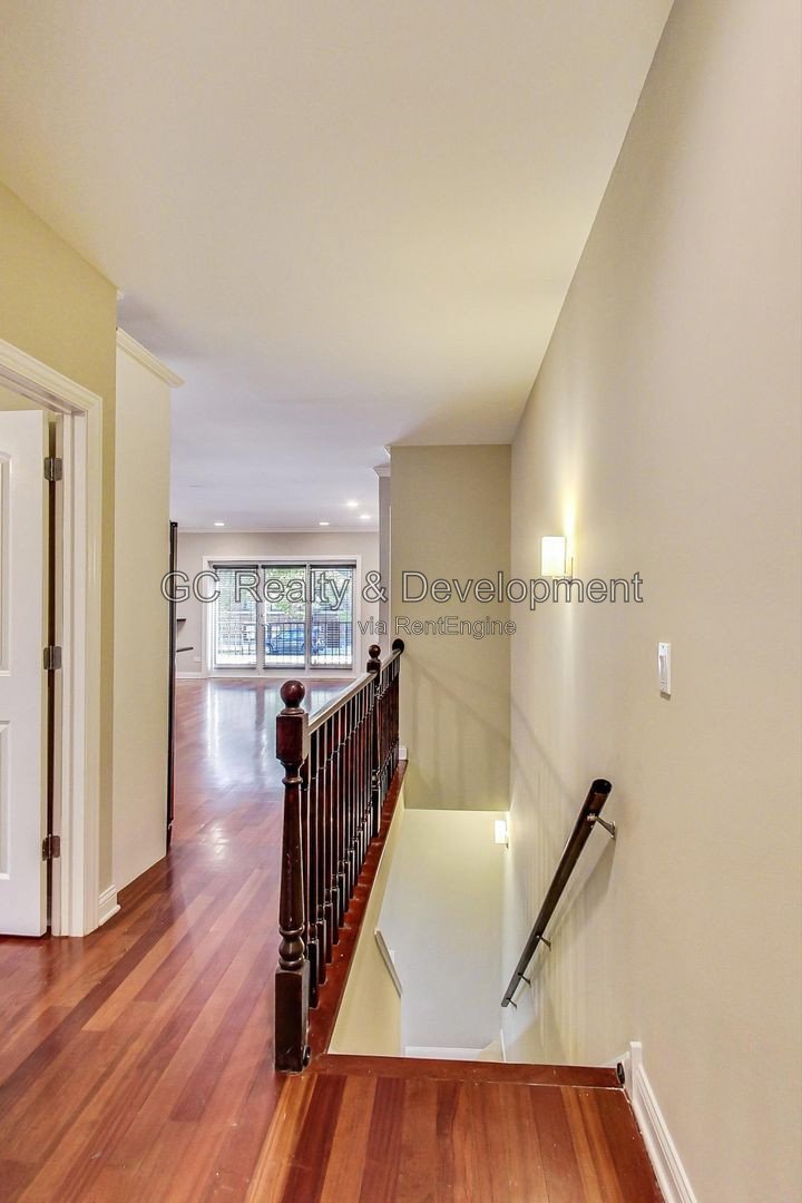*** 3BR, 3BA / CENTRAL AIR / IN-UNIT LAUNDRY / WALK-IN CLOSETS / SS APPLIANCES / GARAGE / FINISHED BASEMENT / 2400 SF *** property image