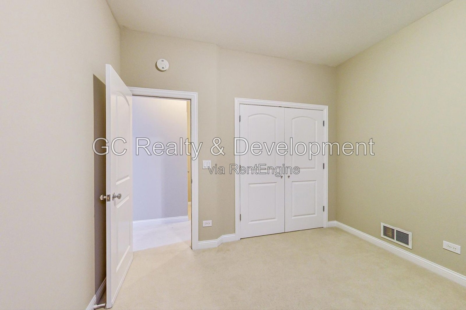 *** 3BR, 3BA / CENTRAL AIR / IN-UNIT LAUNDRY / WALK-IN CLOSETS / SS APPLIANCES / GARAGE / FINISHED BASEMENT / 2400 SF *** property image
