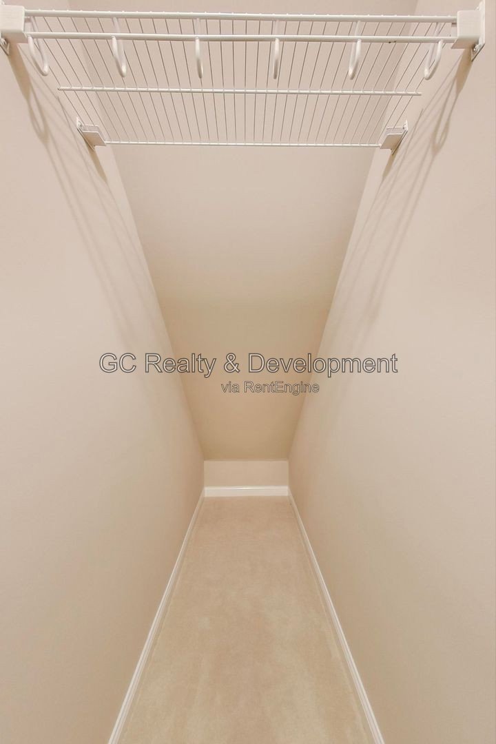 *** 3BR, 3BA / CENTRAL AIR / IN-UNIT LAUNDRY / WALK-IN CLOSETS / SS APPLIANCES / GARAGE / FINISHED BASEMENT / 2400 SF *** property image