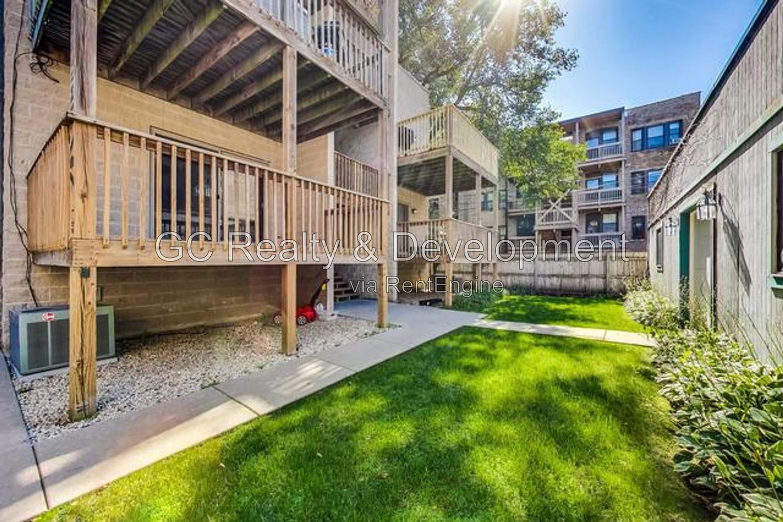*** 3BR, 3BA / CENTRAL AIR / IN-UNIT LAUNDRY / WALK-IN CLOSETS / SS APPLIANCES / GARAGE / FINISHED BASEMENT / 2400 SF *** property image