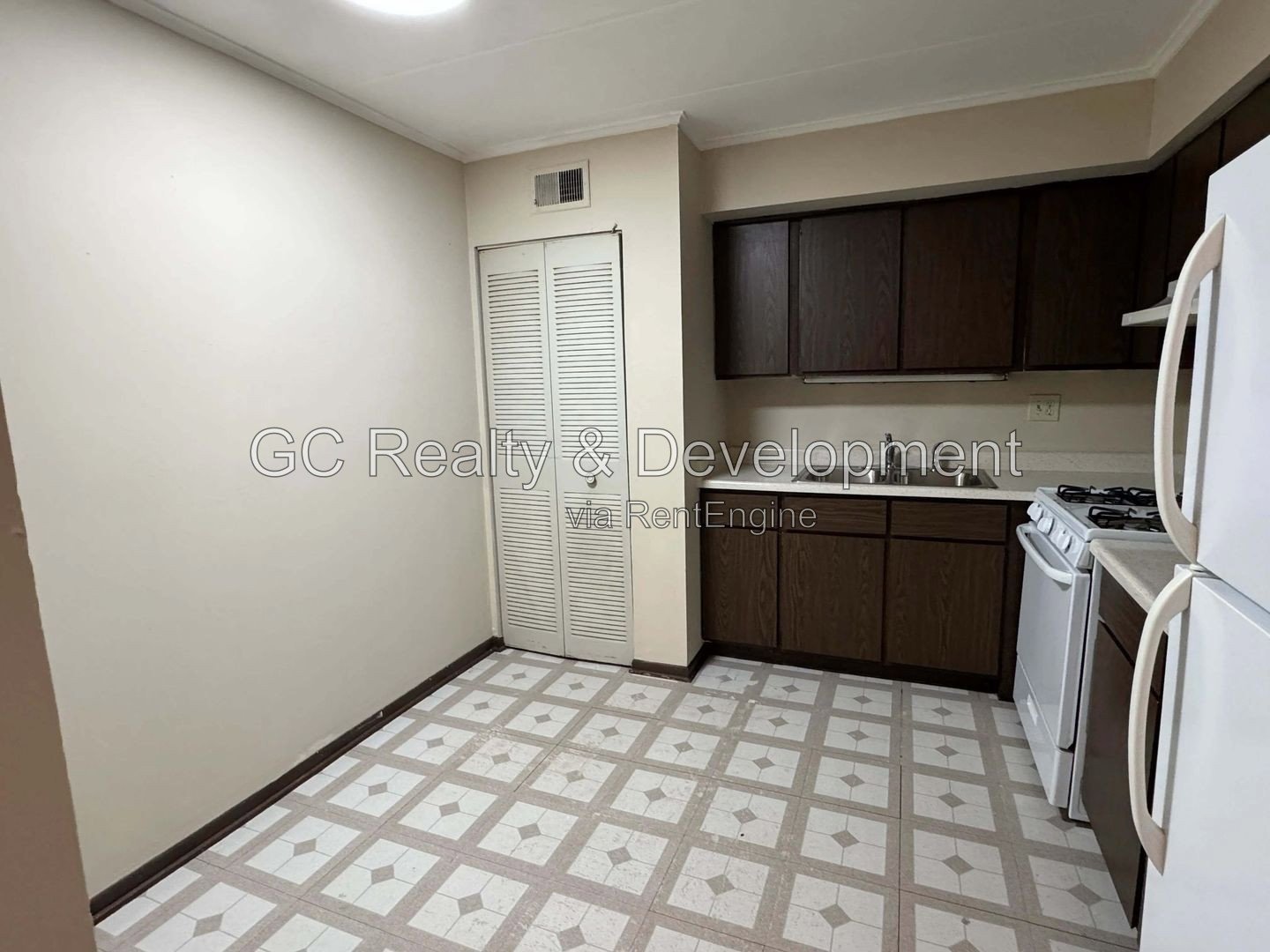 *** 2BR - 1BA / CENTRAL AIR / KITCHEN APPL INCL / ON-SITE LAUNDRY / 2 PARKING SPOTS *** property image