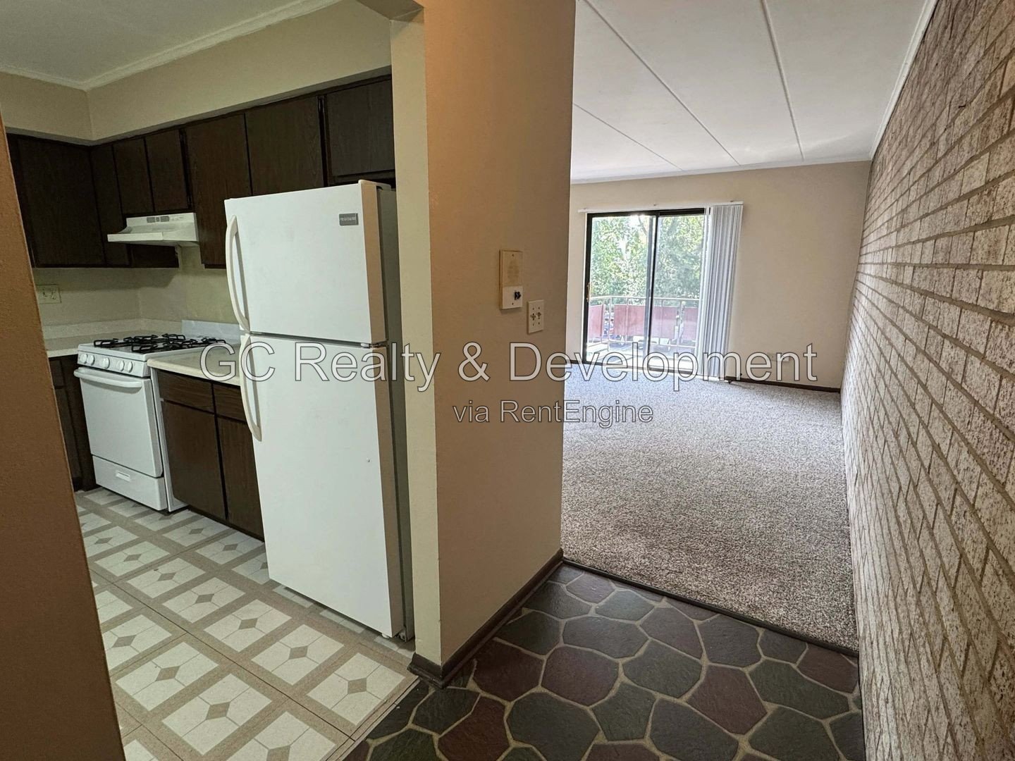 *** 2BR - 1BA / CENTRAL AIR / KITCHEN APPL INCL / ON-SITE LAUNDRY / 2 PARKING SPOTS *** property image