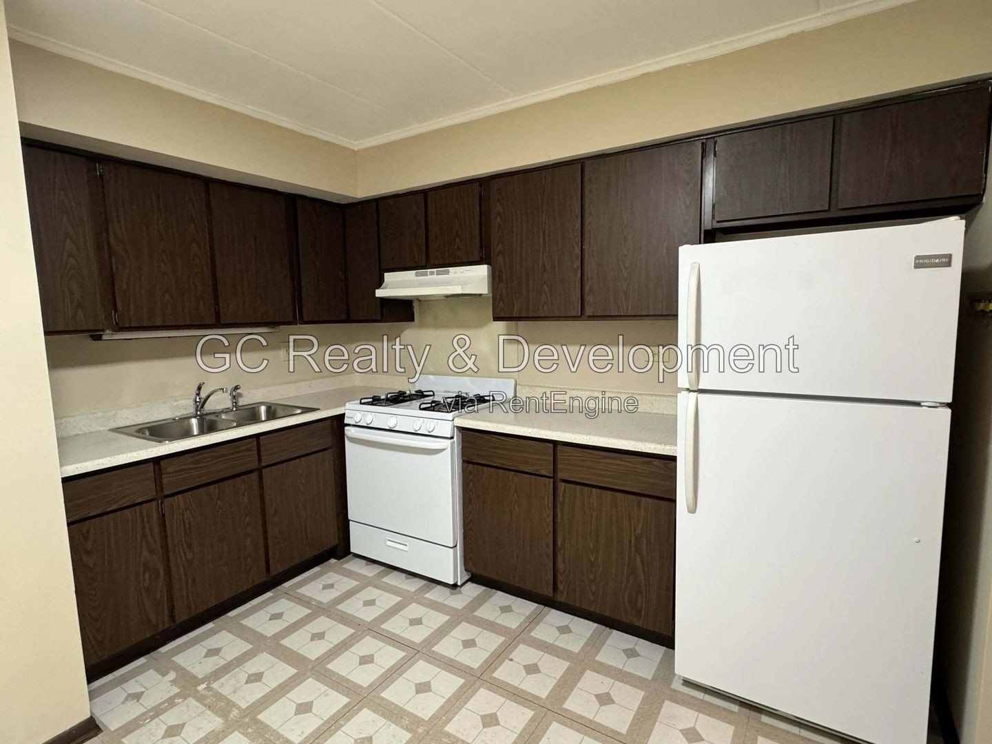 *** 2BR - 1BA / CENTRAL AIR / KITCHEN APPL INCL / ON-SITE LAUNDRY / 2 PARKING SPOTS *** property image