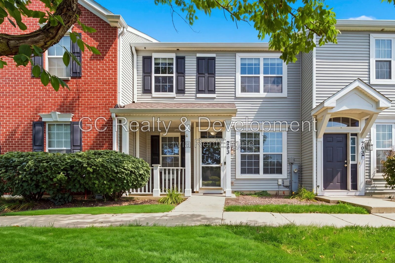 *** 3BR, 2.5BA / CENTRAL AIR / SS APPLIANCES / IN-UNIT LAUNDRY / ATTACHED GARAGE / PET FRIENDLY *** property image