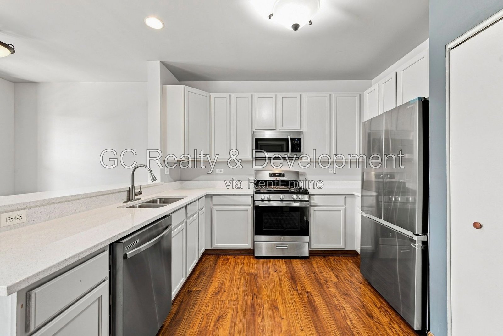 *** 3BR, 2.5BA / CENTRAL AIR / SS APPLIANCES / IN-UNIT LAUNDRY / ATTACHED GARAGE / PET FRIENDLY *** property image