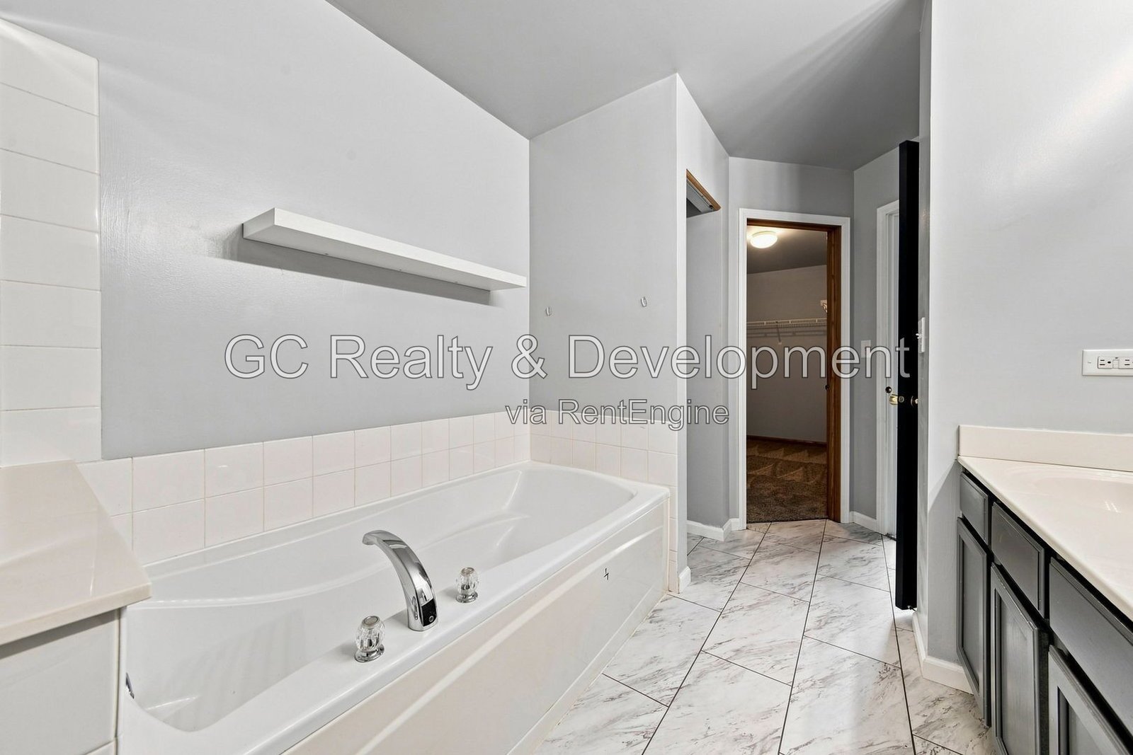 *** 3BR, 2.5BA / CENTRAL AIR / SS APPLIANCES / IN-UNIT LAUNDRY / ATTACHED GARAGE / PET FRIENDLY *** property image