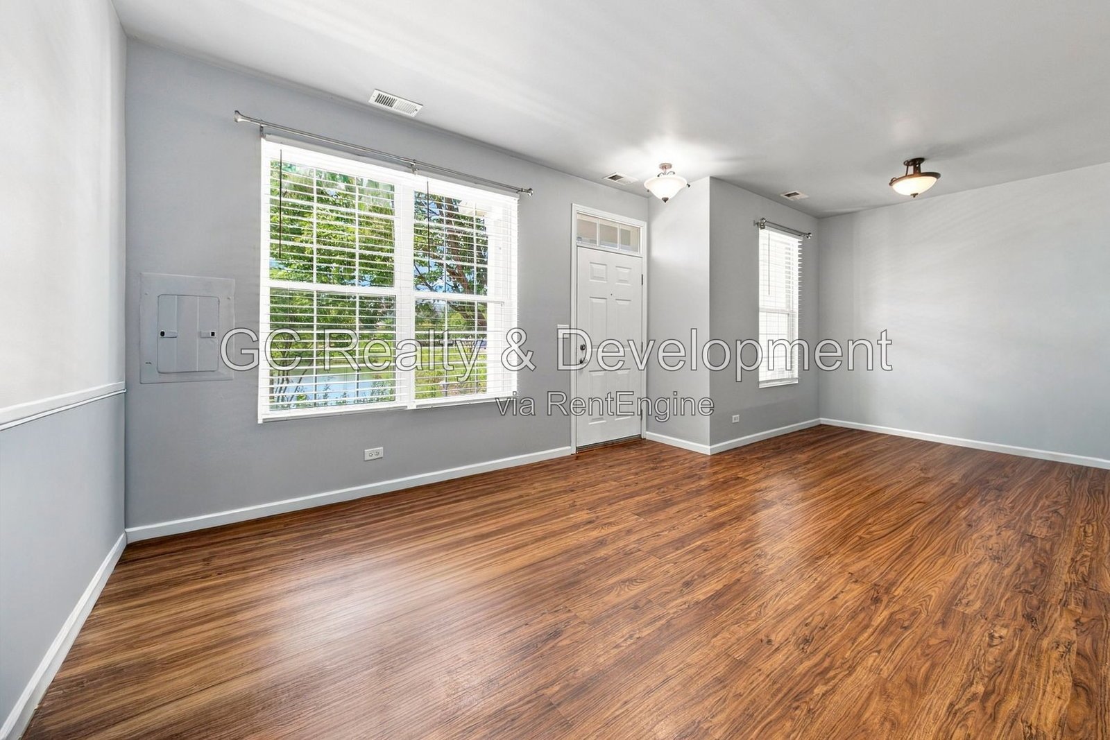 *** 3BR, 2.5BA / CENTRAL AIR / SS APPLIANCES / IN-UNIT LAUNDRY / ATTACHED GARAGE / PET FRIENDLY *** property image