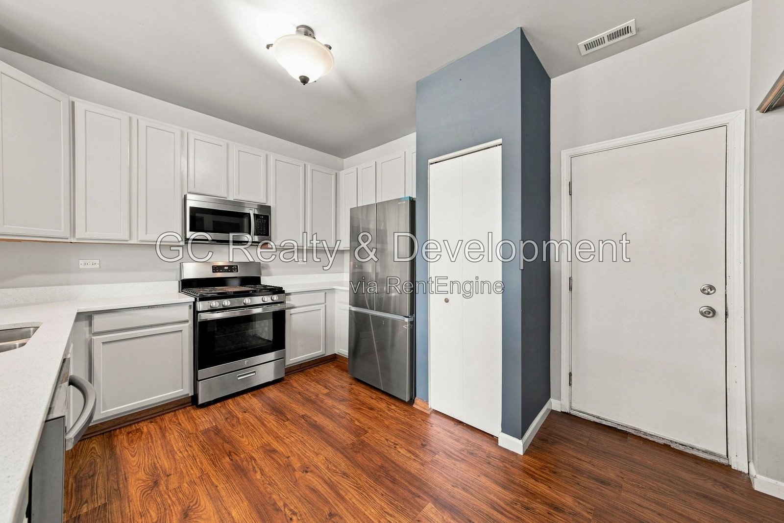 *** 3BR, 2.5BA / CENTRAL AIR / SS APPLIANCES / IN-UNIT LAUNDRY / ATTACHED GARAGE / PET FRIENDLY *** property image