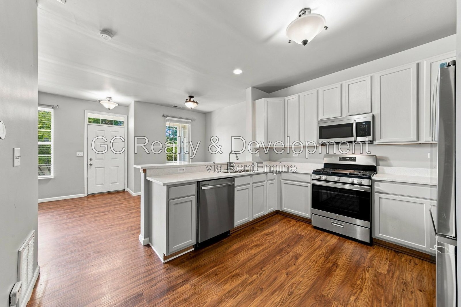 *** 3BR, 2.5BA / CENTRAL AIR / SS APPLIANCES / IN-UNIT LAUNDRY / ATTACHED GARAGE / PET FRIENDLY *** property image