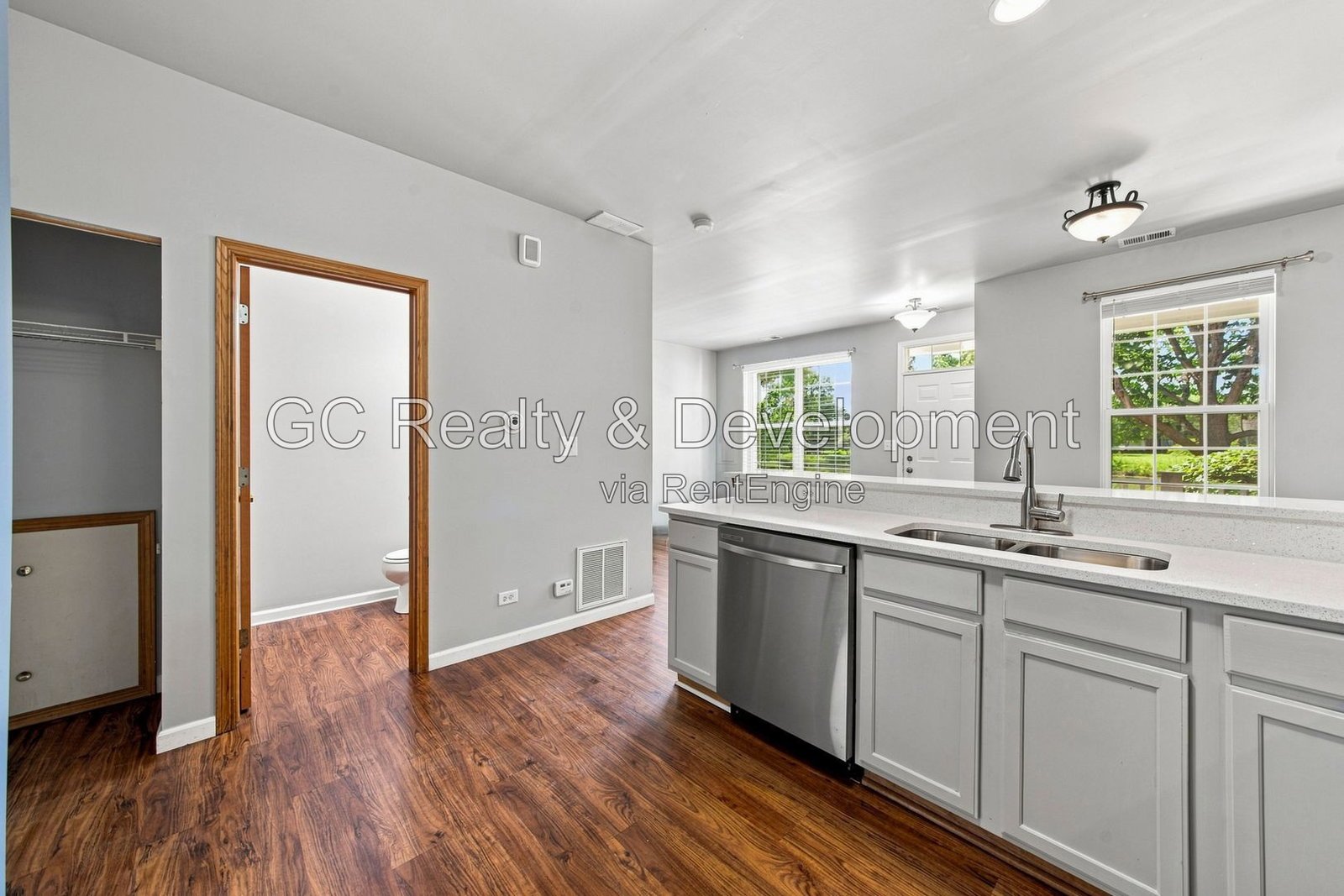 *** 3BR, 2.5BA / CENTRAL AIR / SS APPLIANCES / IN-UNIT LAUNDRY / ATTACHED GARAGE / PET FRIENDLY *** property image