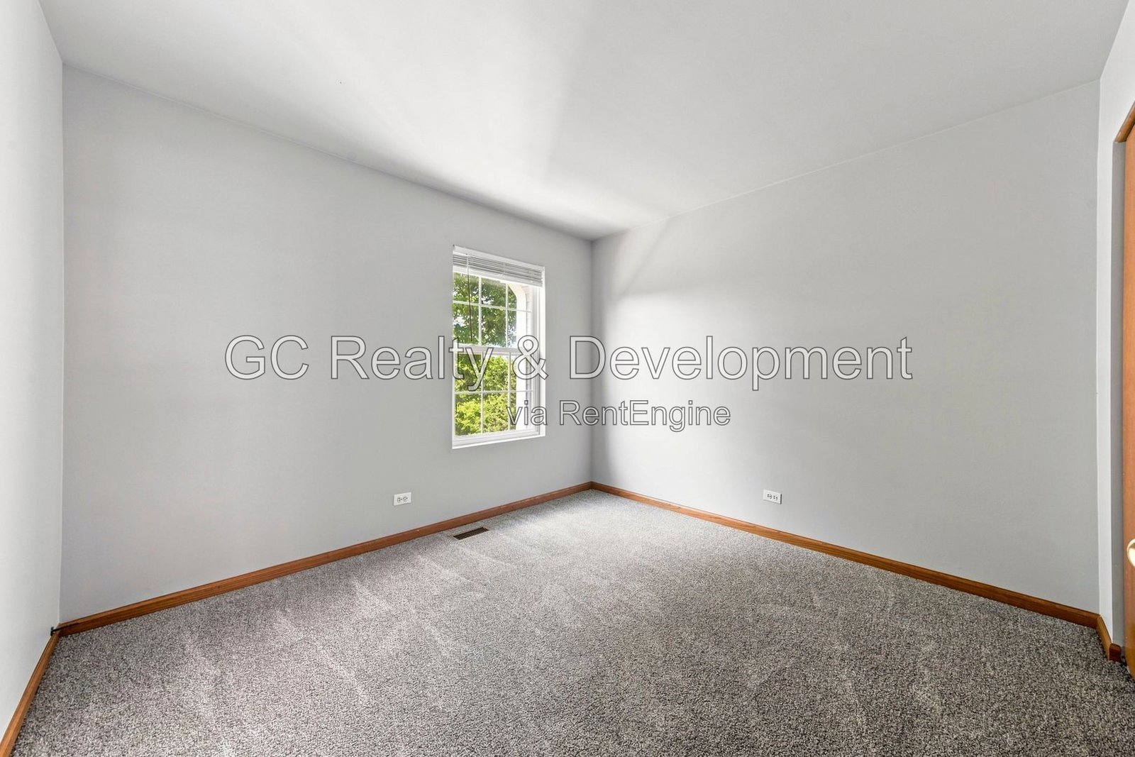 *** 3BR, 2.5BA / CENTRAL AIR / SS APPLIANCES / IN-UNIT LAUNDRY / ATTACHED GARAGE / PET FRIENDLY *** property image