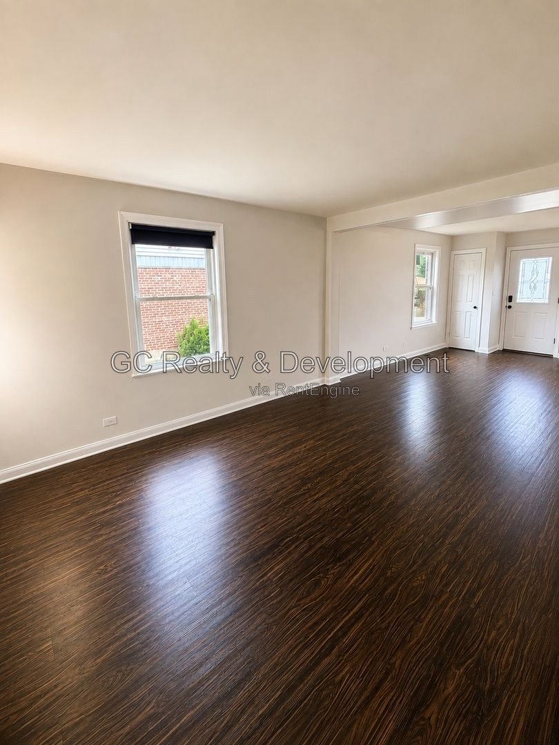 *** 3BR, 1BA / CENTRAL AIR / SS APPLIANCES / IN-UNIT LAUNDRY / GARAGE *** property image