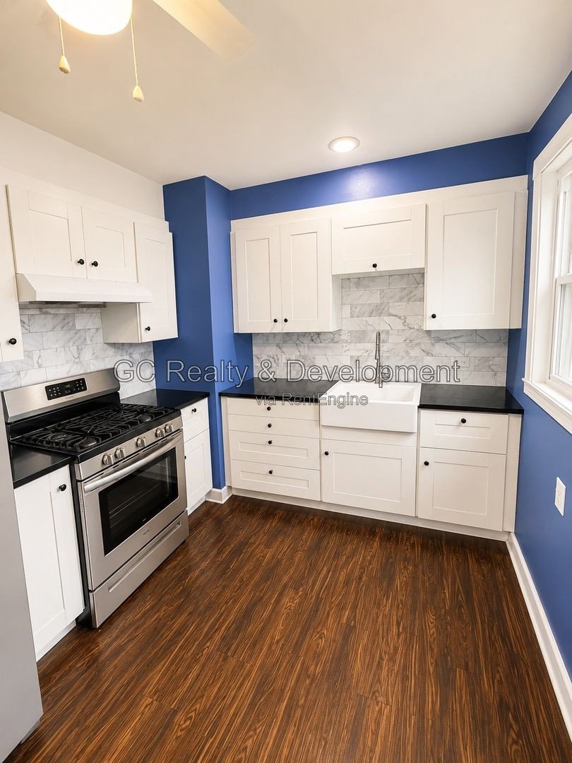 *** 3BR, 1BA / CENTRAL AIR / SS APPLIANCES / IN-UNIT LAUNDRY / GARAGE *** property image