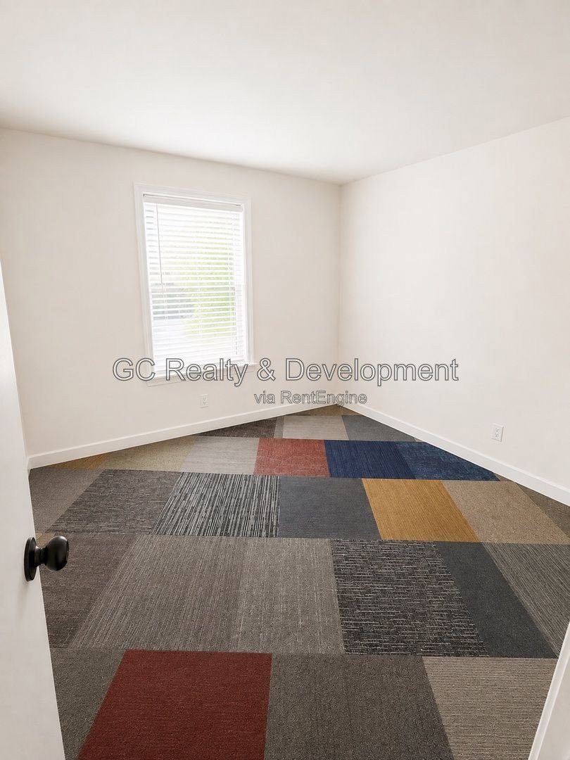 *** 3BR, 1BA / CENTRAL AIR / SS APPLIANCES / IN-UNIT LAUNDRY / GARAGE *** property image